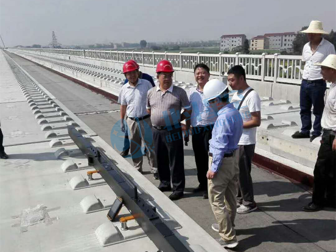 昌贛線軌道板翹曲實(shí)驗(yàn)現(xiàn)場(chǎng)